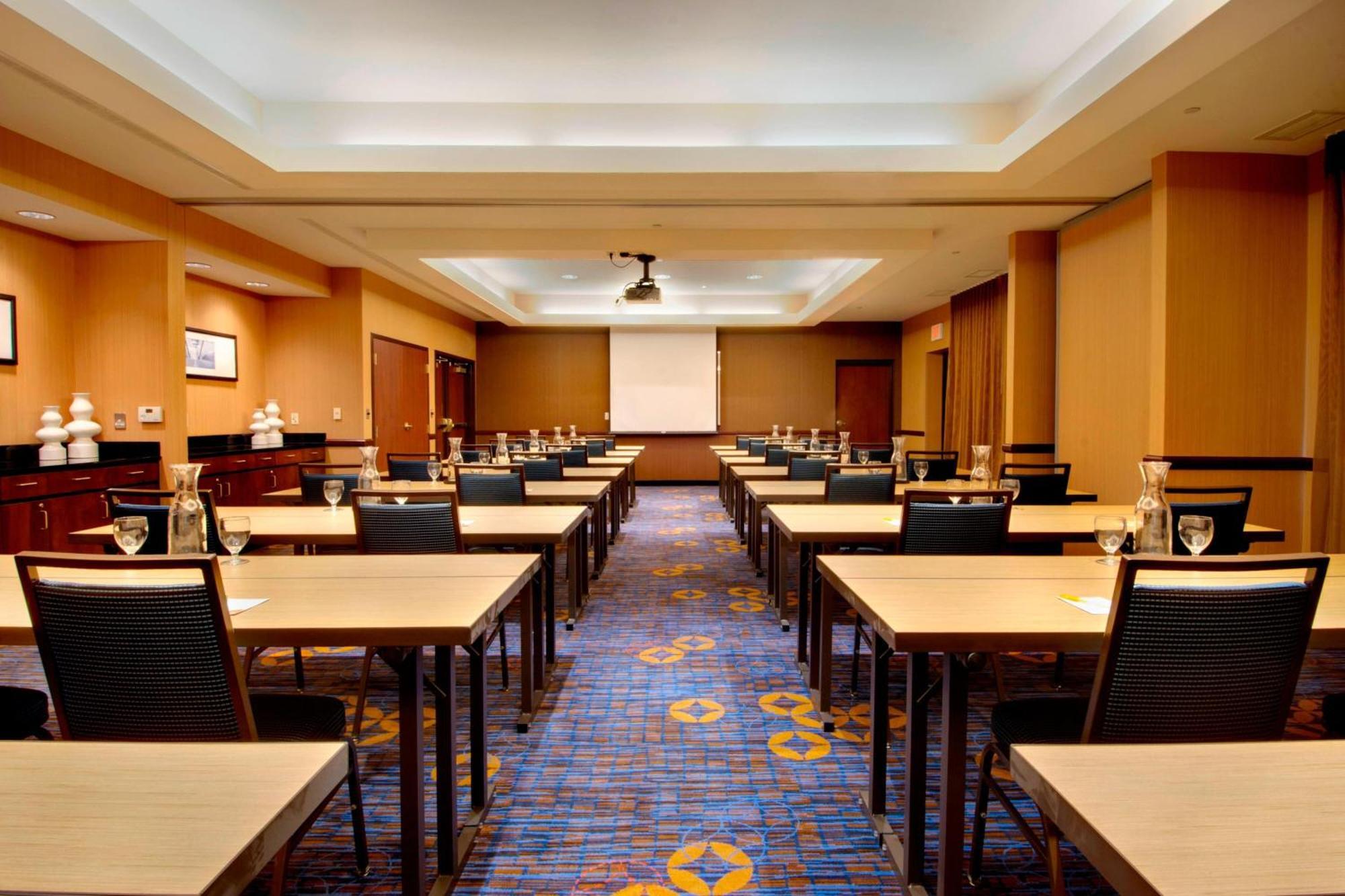 מלון Courtyard By Marriott Madison East מראה חיצוני תמונה