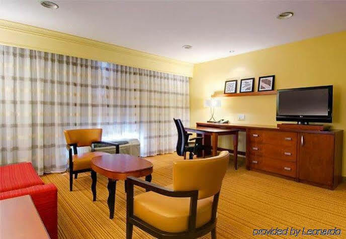 מלון Courtyard By Marriott Madison East מראה חיצוני תמונה